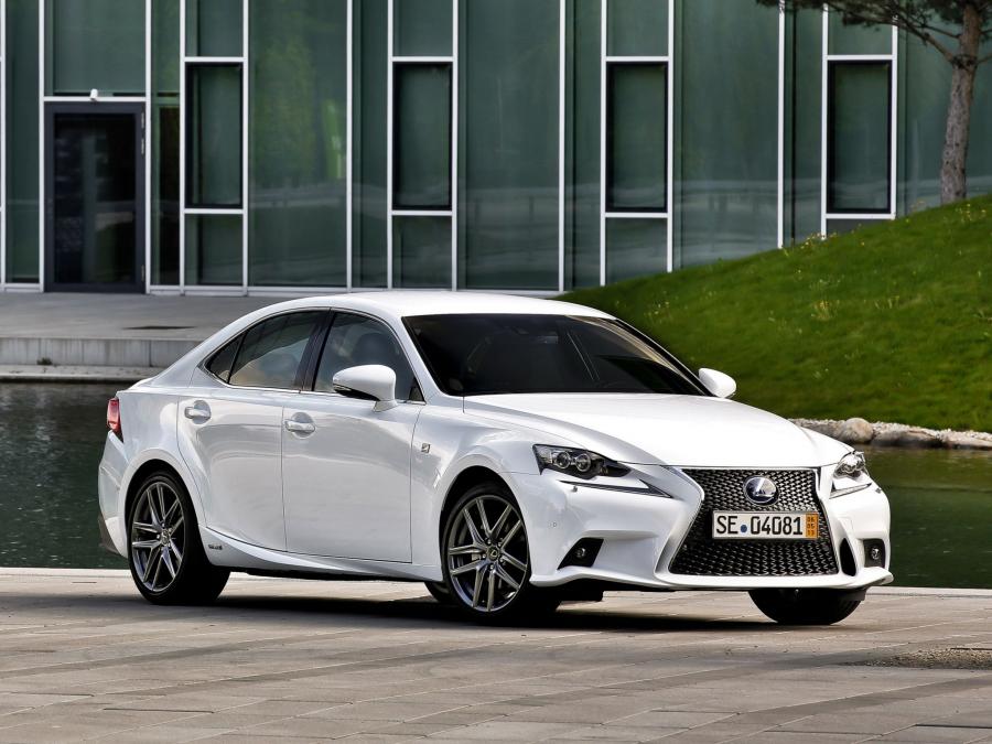  Lexus IS300h F-Sport 2013 года  (EU) (фото 13 из 16)